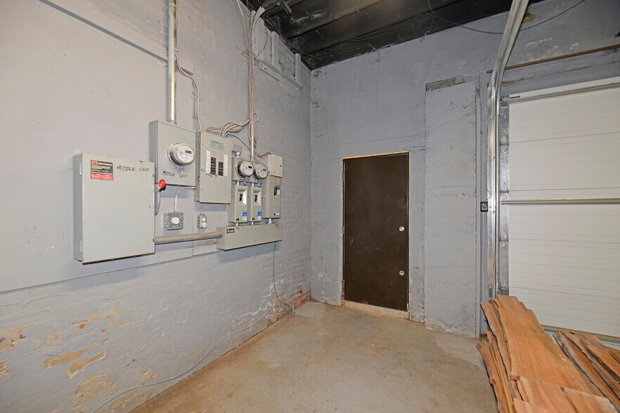 More Photos Of 30R First Ave, Toronto Light Distribution For Sale