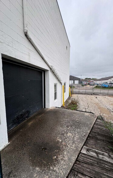 More Photos Of 1139 Mcdermot Av, Winnipeg Manufacturing For Sale