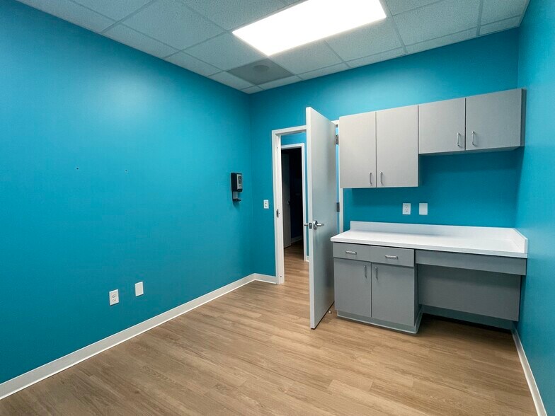 More Photos Of 4807 Country Club Rd, Winston-Salem Storefront Retail Office For Lease