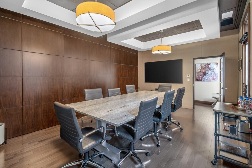 More Photos Of 715-717 East Blvd, Charlotte Office For Sale