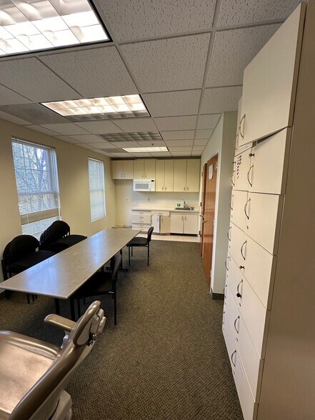 More Photos Of 6134-6138 Redwood Square Ctr, Centreville Medical For Sale
