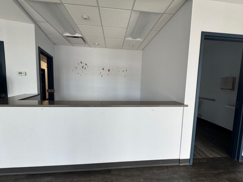 More Photos Of 4950-5020 W Dempster St, Skokie Unknown For Lease
