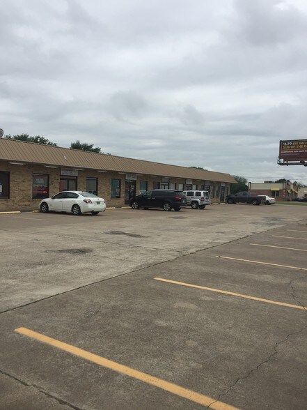 More Photos Of 235 Hewitt Dr, Hewitt Unknown For Lease