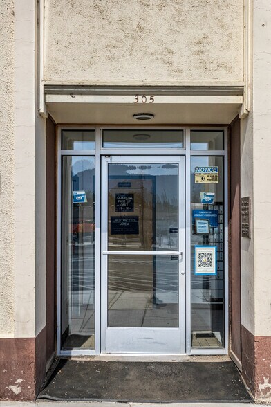 More Photos Of 305 E 1st St, Cle Elum Post Office For Sale