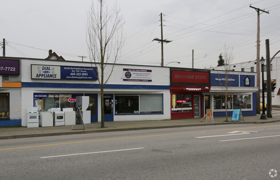 More Photos Of 948-950 12th St, New Westminster Storefront For Lease