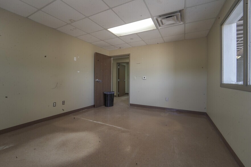 More Photos Of 8609 Lone Tree Rd, Victoria Industrial For Sale