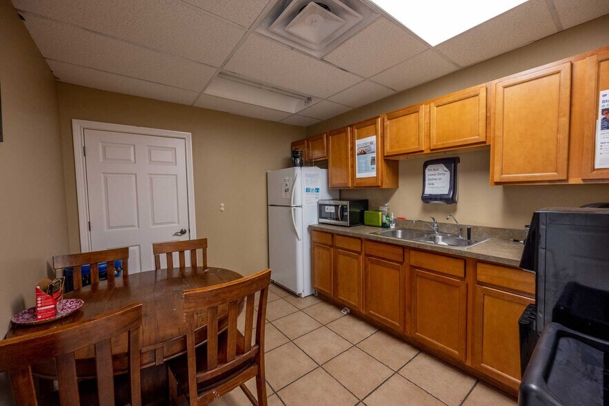 More Photos Of 7775 Cooper Rd, Montgomery Office For Lease