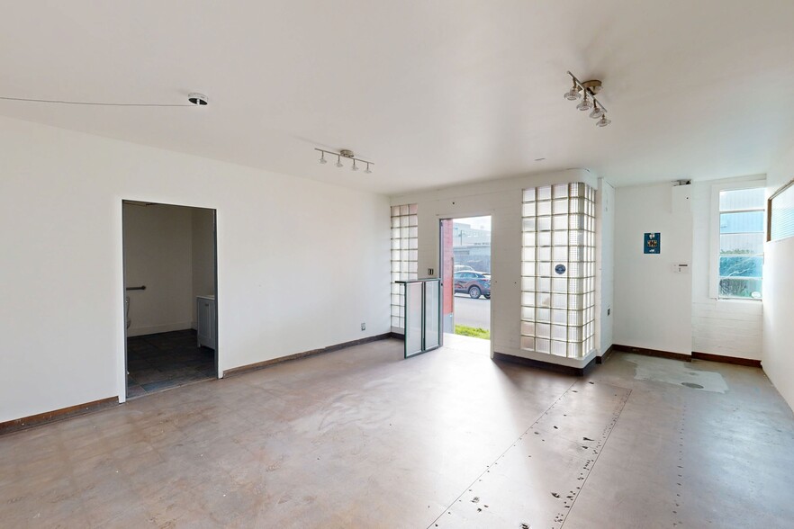 More Photos Of 1035 Murray St, Berkeley Showroom For Lease