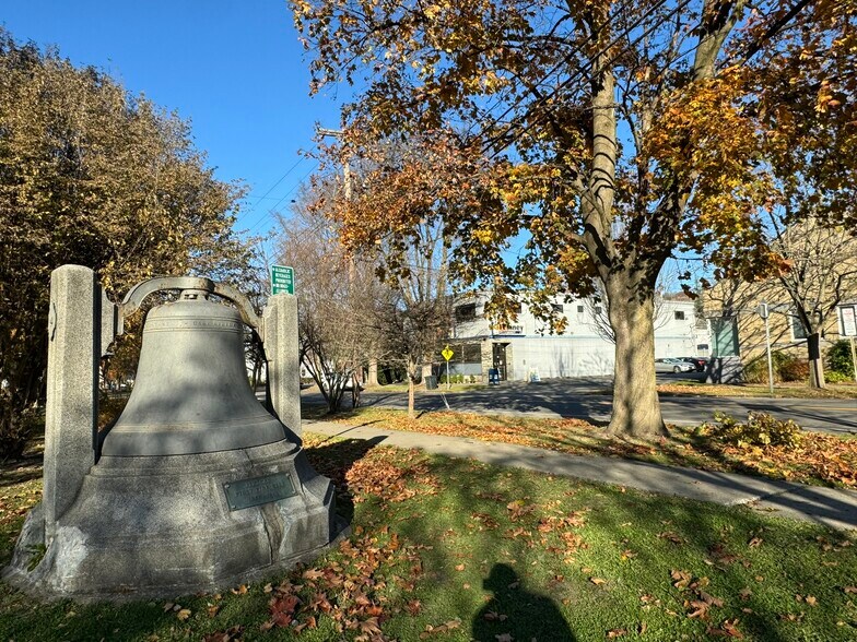 More Photos Of 511-513 N Cayuga St, Ithaca Flex For Sale