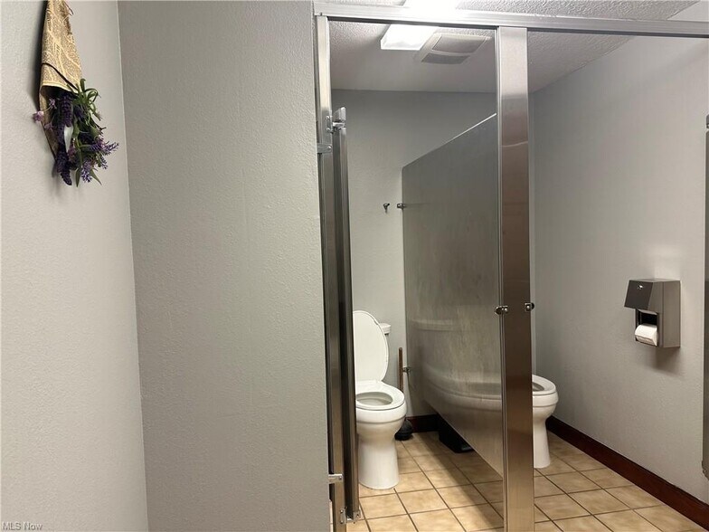 More Photos Of 7041 State Route 800 SE, Uhrichsville Loft Creative Space For Sale
