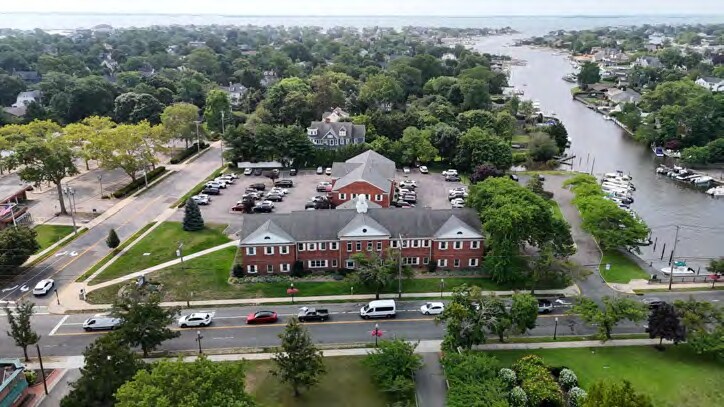 More Photos Of 200 W Main St, Babylon Medical For Lease