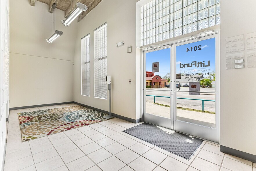 More Photos Of 2014 S Hackberry St, San Antonio Office For Sale