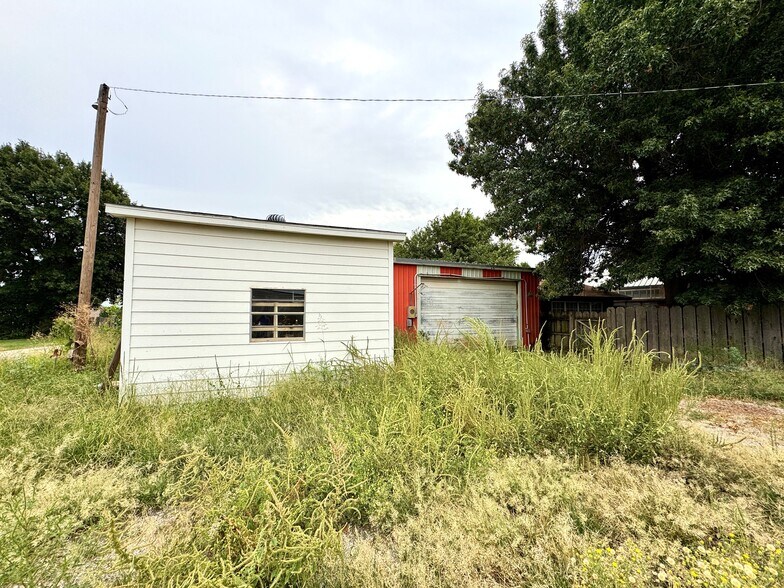 More Photos Of 2804 S 4th St, Chickasha Office For Sale