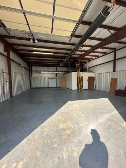 More Photos Of 510-520 S Main St, Monroe Warehouse For Lease