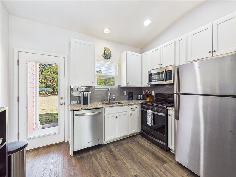 More Photos Of 100 Pilothouse Ct, Palatka Multifamily For Sale