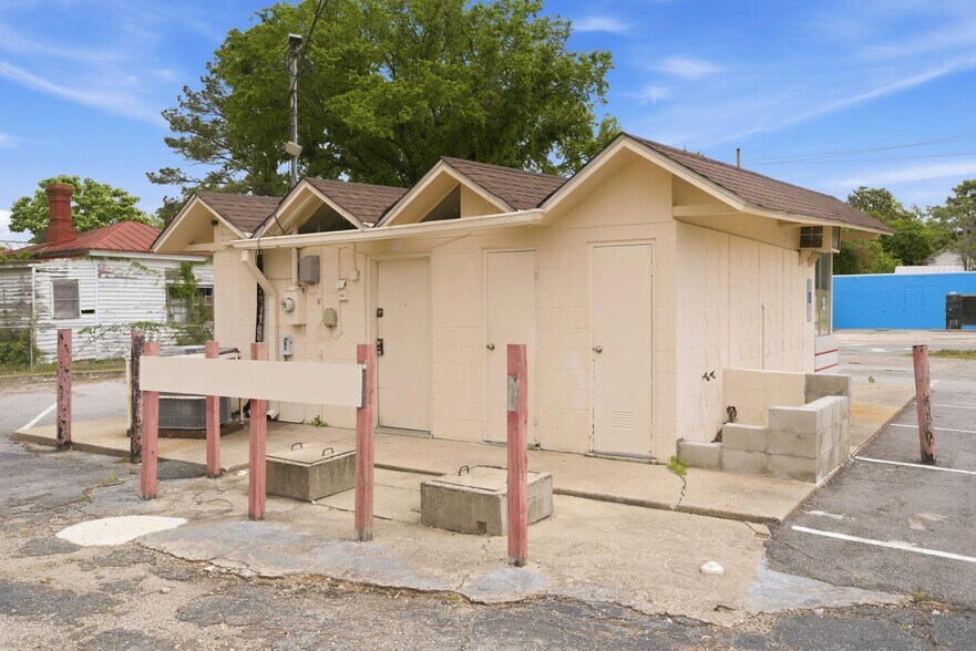 More Photos Of 415 S John St, Goldsboro Restaurant For Sale