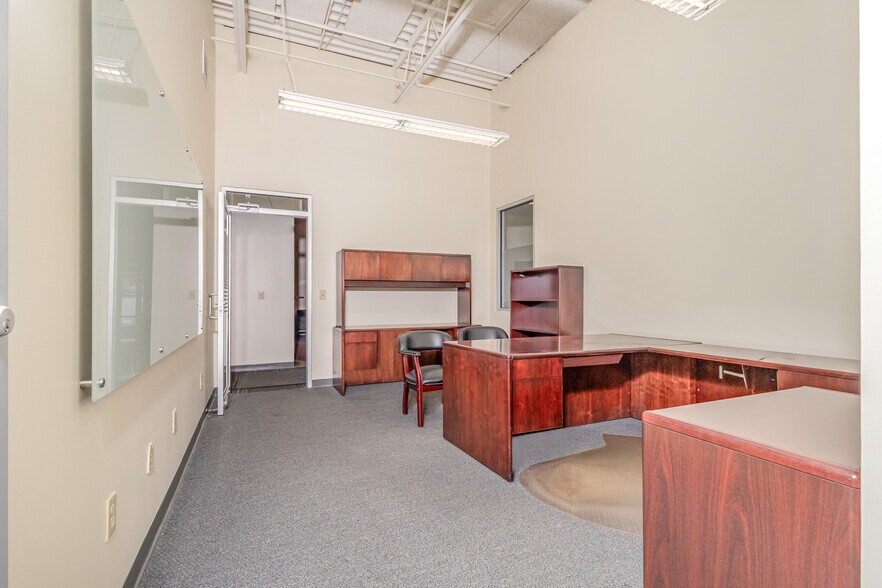 More Photos Of 5546 Fair Ln, Fairfax Office For Lease