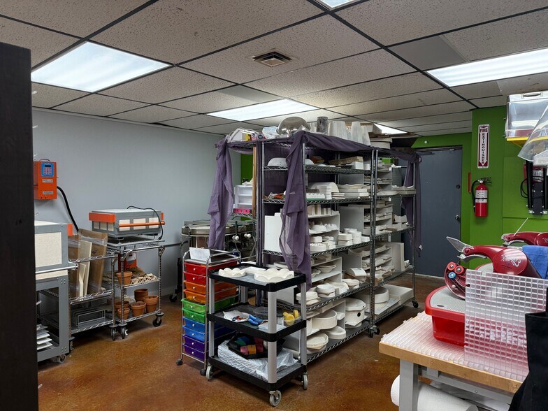 More Photos Of 1700 Campbell, Springfield Freestanding For Sale