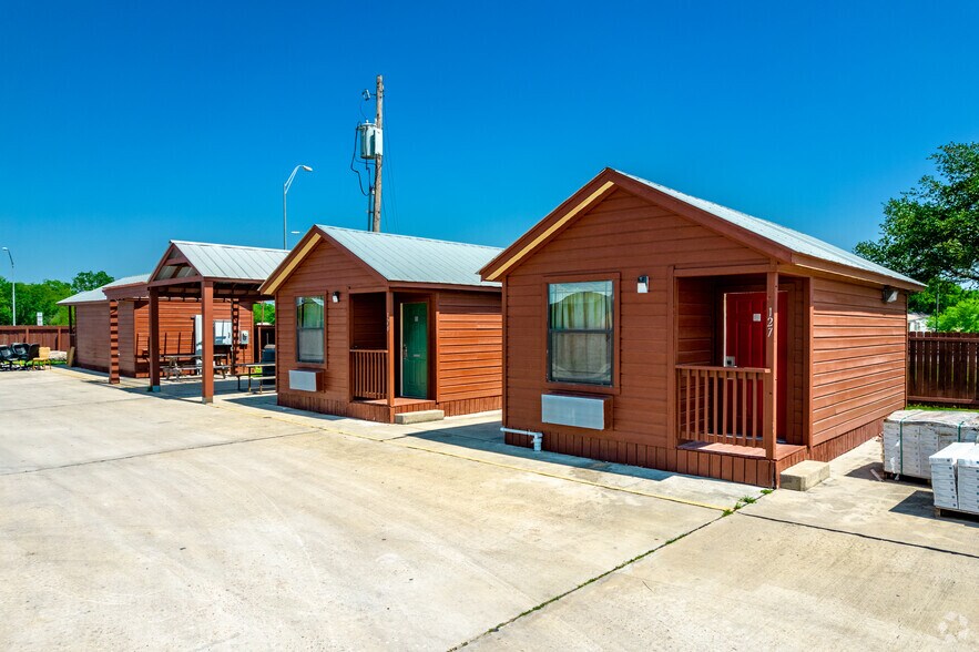 More Photos Of 108 E State Highway 72, Kenedy Hotel For Sale