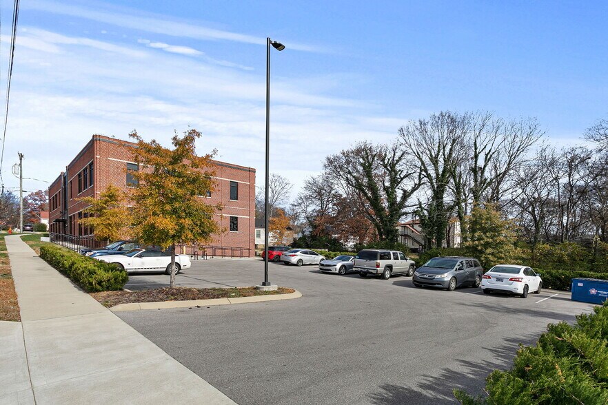 More Photos Of 2540 Park Dr, Nashville Office Residential For Lease