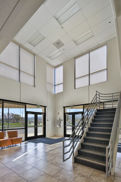 More Photos Of 28460 Avenue Stanford, Valencia Office For Sale