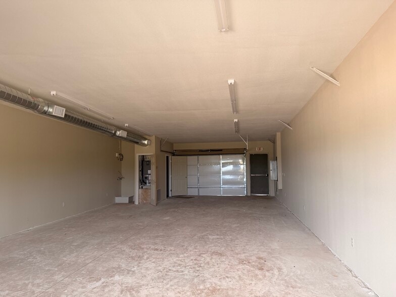 More Photos Of 5113 Ditto Ln, Wichita Falls Showroom For Lease