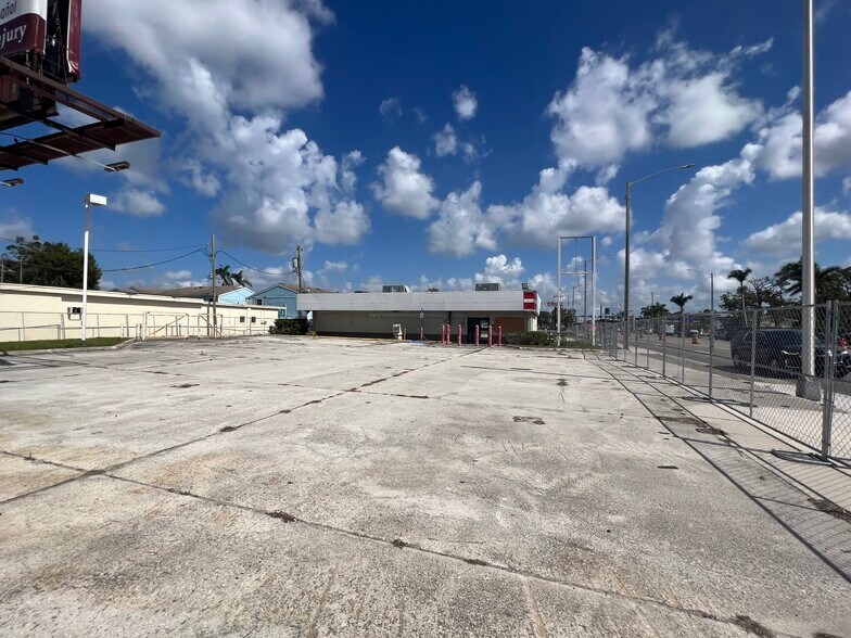 More Photos Of 3038/3052 Cleveland Ave, Fort Myers Storefront Retail Office For Sale