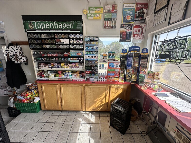 More Photos Of 12180 Center Rd, Durand Service Station For Sale