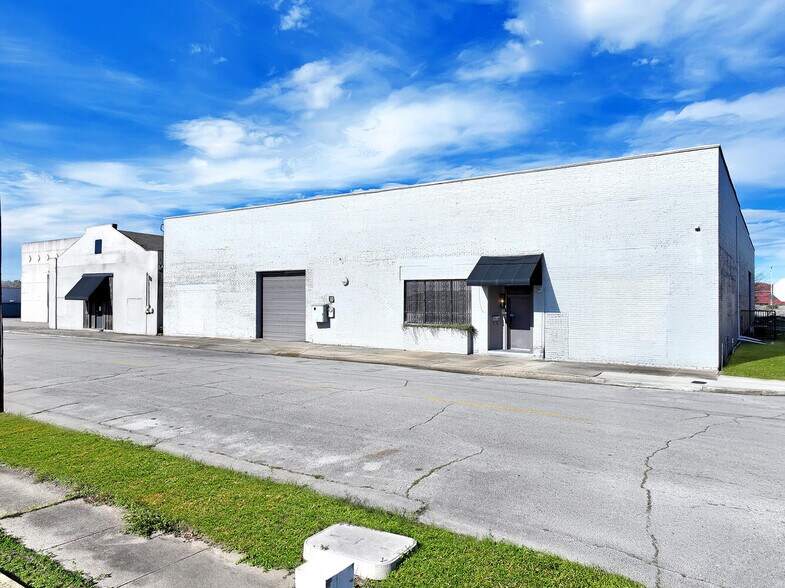 More Photos Of 740 Fannin St, Beaumont Warehouse For Lease