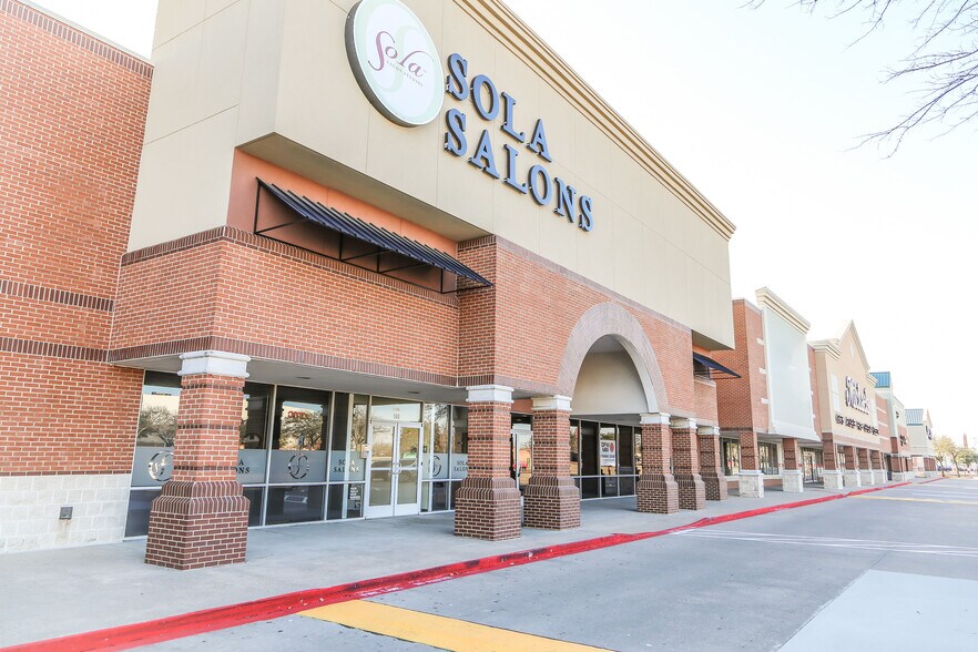 More Photos Of 1100-1118 W Arbrook Blvd, Arlington Unknown For Lease