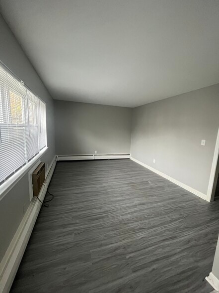 More Photos Of 23 Marshall St, Hartford Apartments For Sale