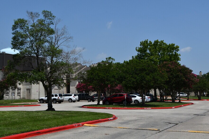 More Photos Of 206 Plaza Verde Dr, Houston Apartments For Sale