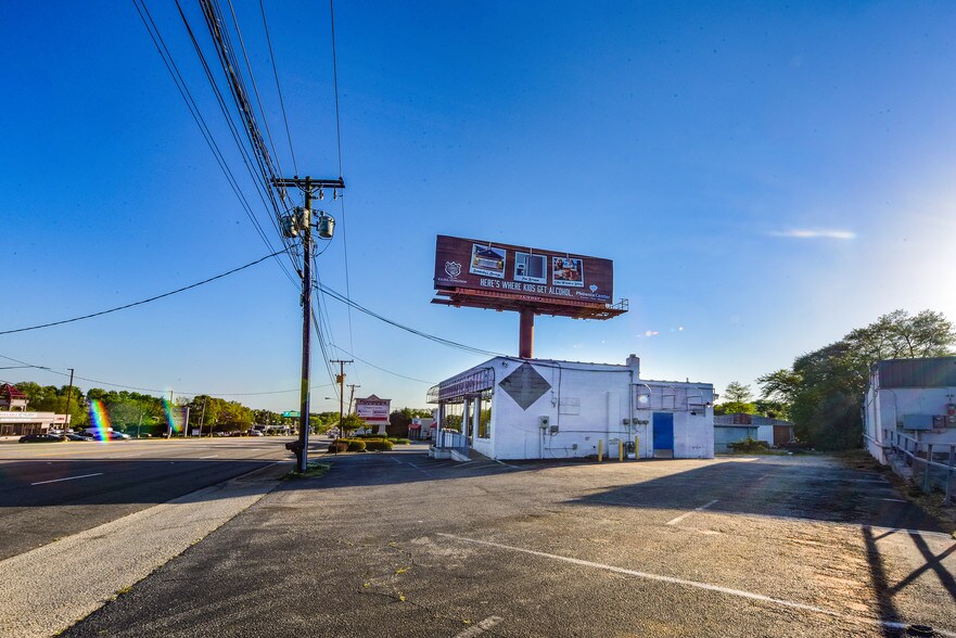 More Photos Of 435 N Pleasantburg Dr, Greenville Freestanding For Lease