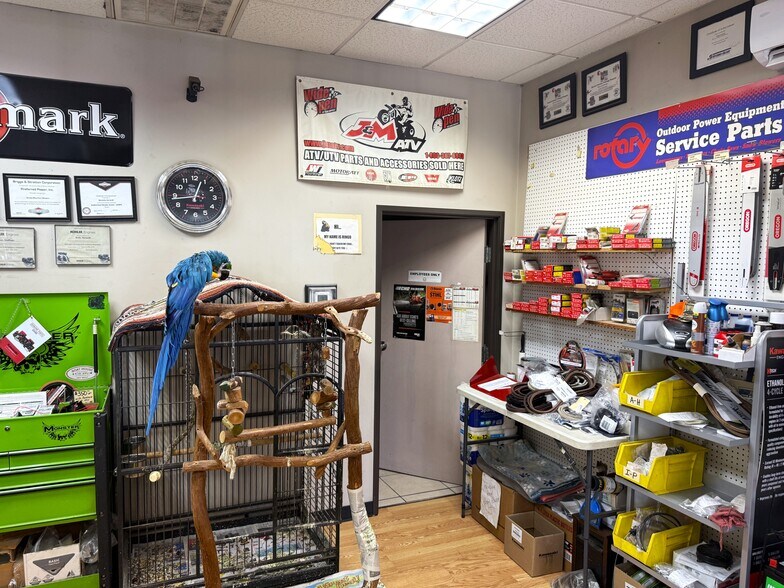 More Photos Of 861 25 70 Hwy, Newport Specialty For Sale