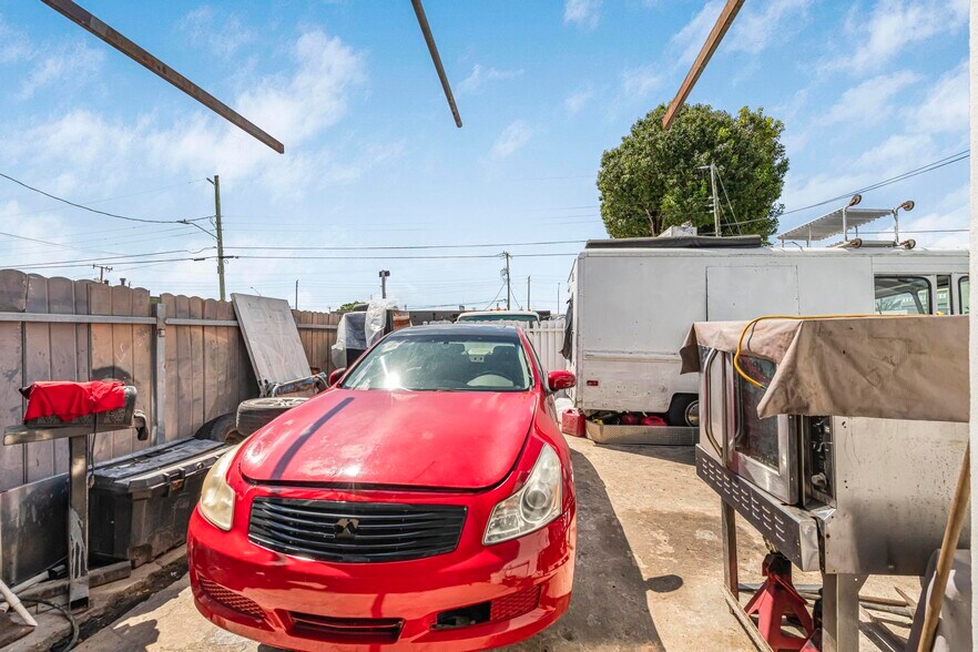 More Photos Of 3705 NW 35th Ave, Miami Industrial For Sale