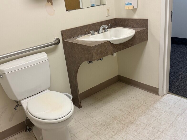 More Photos Of 219 Richmond Ave, New Milford Medical For Sale