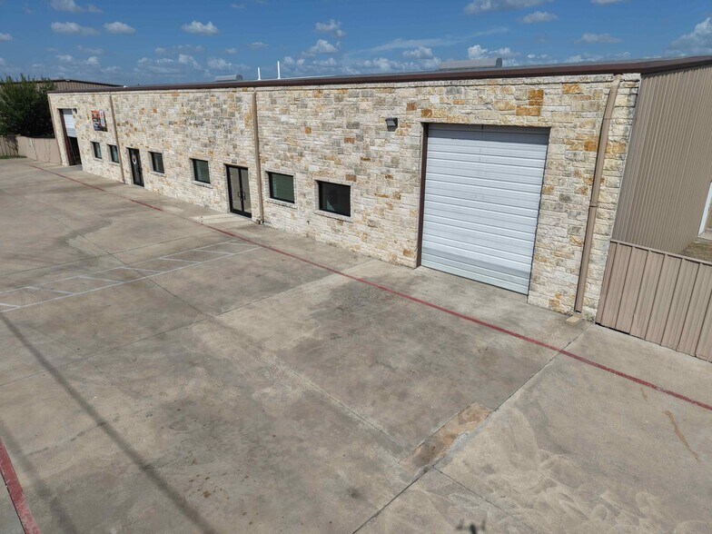 More Photos Of 13711 Immanuel Rd, Pflugerville Warehouse For Lease