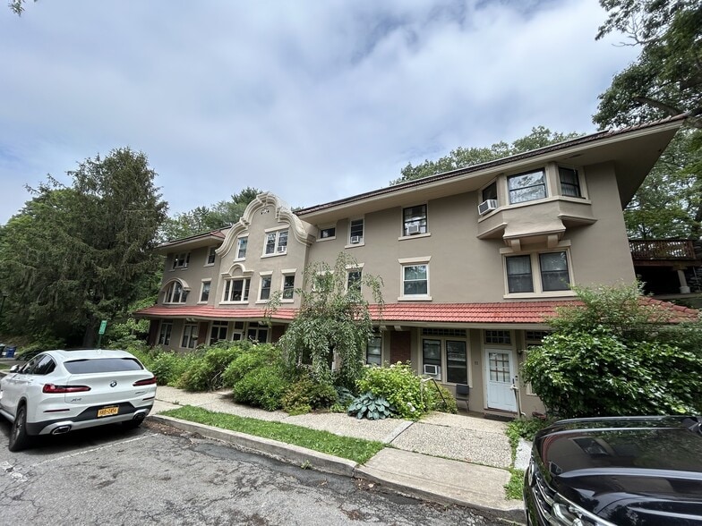 Primary Photo Of 1 Riverside Dr, Sleepy Hollow Village Apartments For Sale