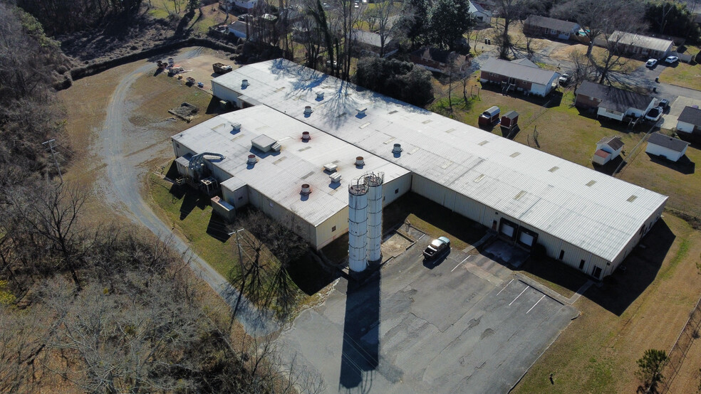 Primary Photo Of 1129 S Chattanooga St, La Fayette Warehouse For Lease