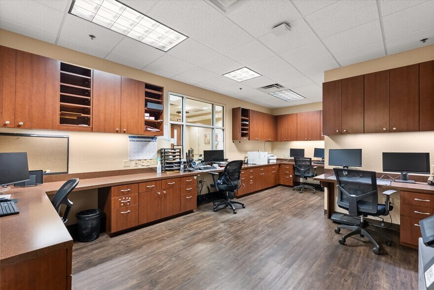 More Photos Of 1507 S Hiawassee Rd, Orlando Medical For Sale