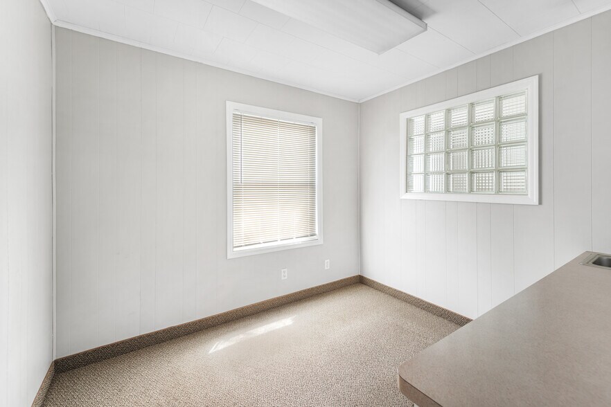 More Photos Of 97 W Montauk Hwy, Hampton Bays Office For Sale