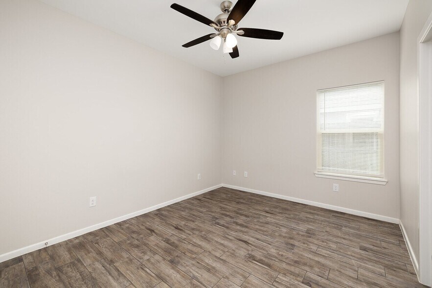 More Photos Of 904 N Kentucky St, Alton Multifamily For Sale