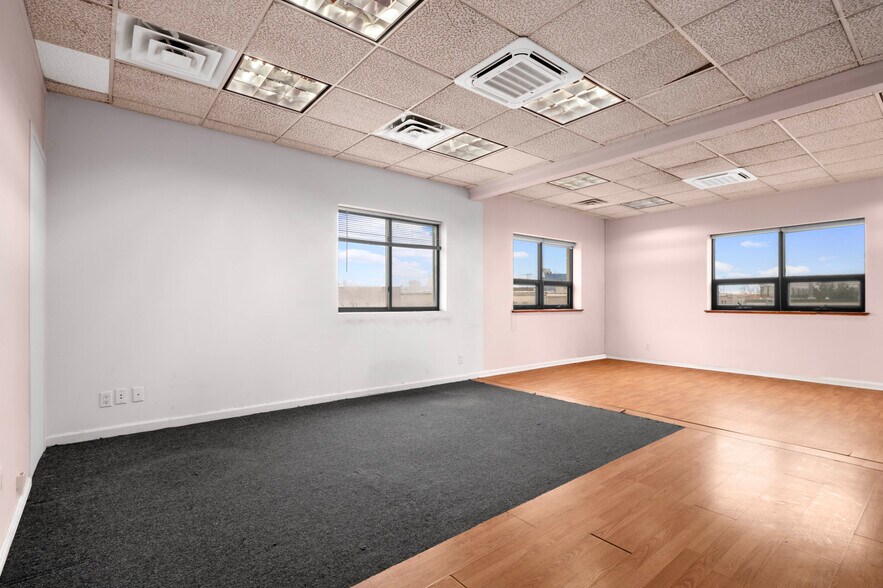More Photos Of 310 Nassau Ave, Brooklyn Storefront Retail Office For Lease