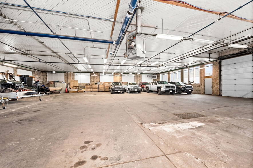 More Photos Of 350 Garfield Ave, Duluth Warehouse For Lease