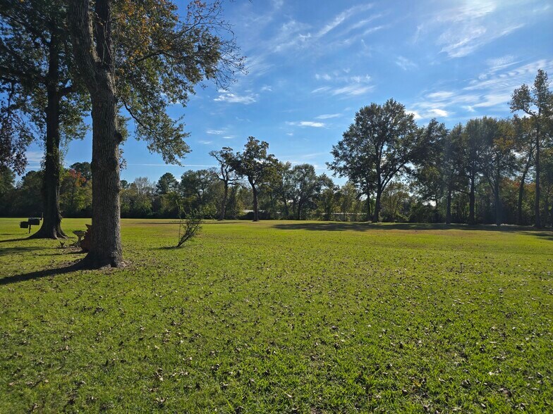 More Photos Of 12371 Cude Cemetery Rd, Willis General Retail For Sale