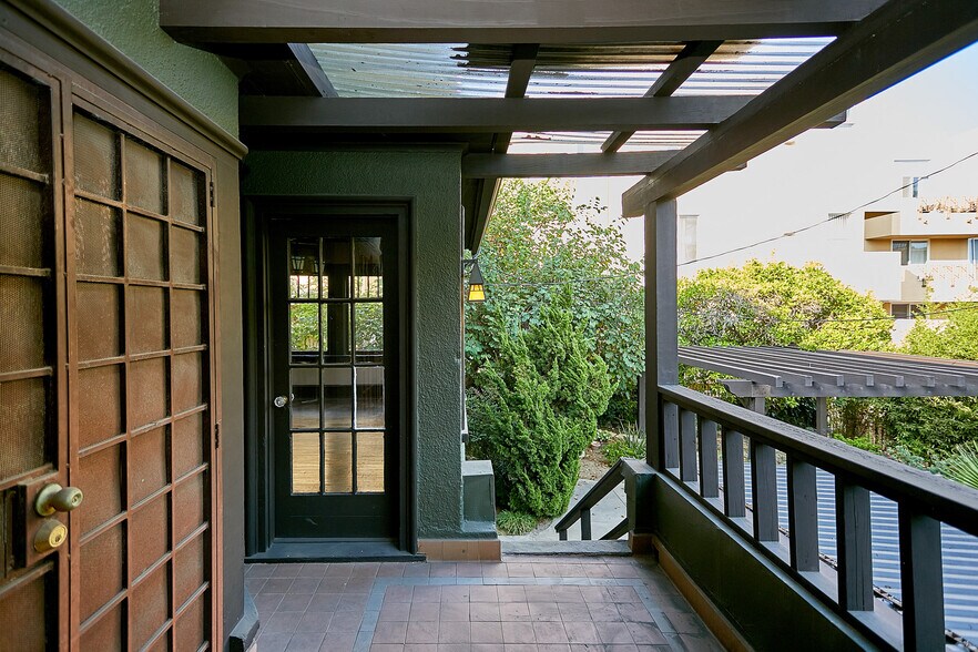 More Photos Of 658 S Bronson Ave, Los Angeles Office Residential For Sale