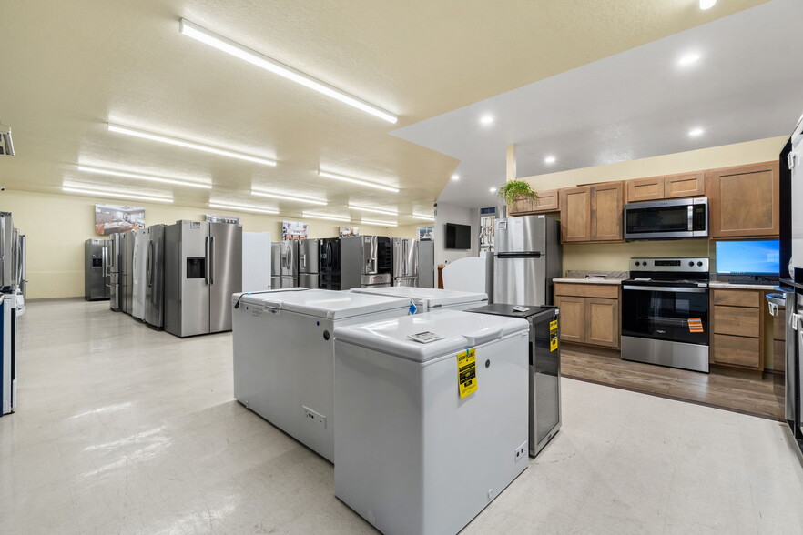 More Photos Of 341 Harris St, Eureka Storefront For Sale