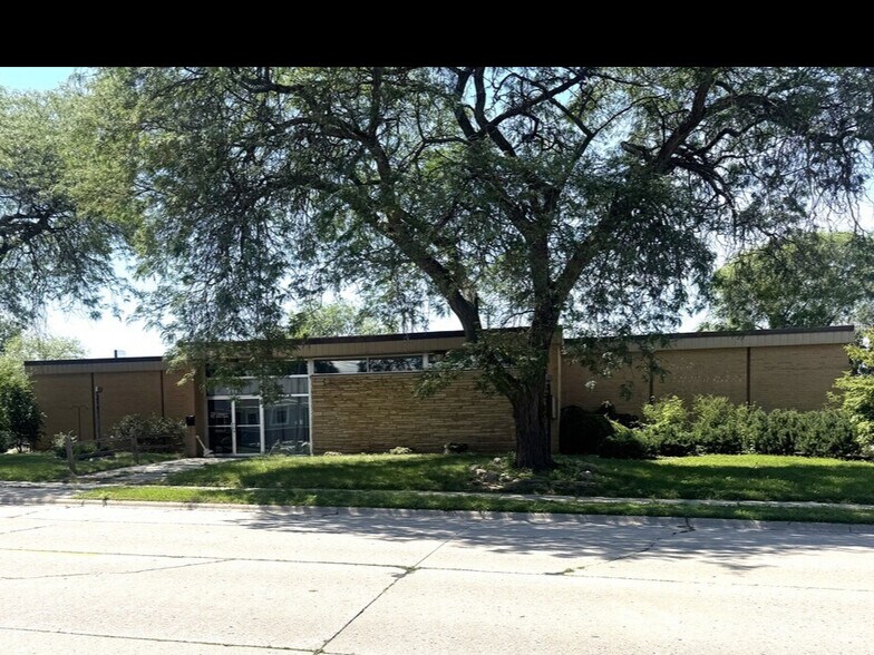 Primary Photo Of 838 S Fisk St, Green Bay Funeral Home For Sale