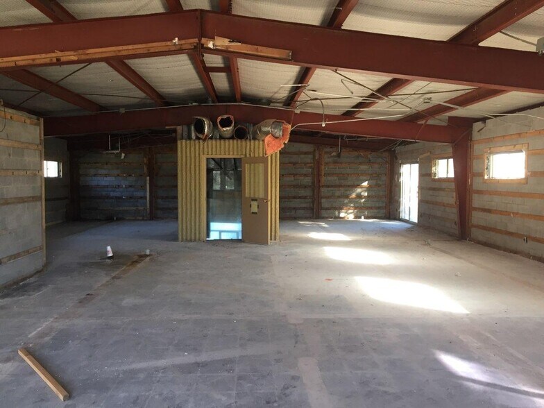 More Photos Of 301 NE 20th St, Lawton Warehouse For Sale