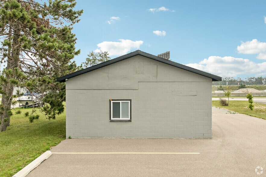 More Photos Of 1848 Dickerson Rd, Gaylord General Retail For Sale